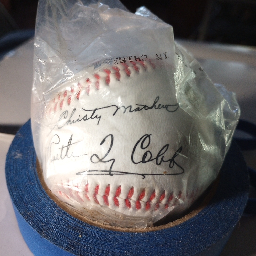 Rawlings White Baseballs With signatures of Babe Ruth, Lou Gehrig Ty Cobb & More